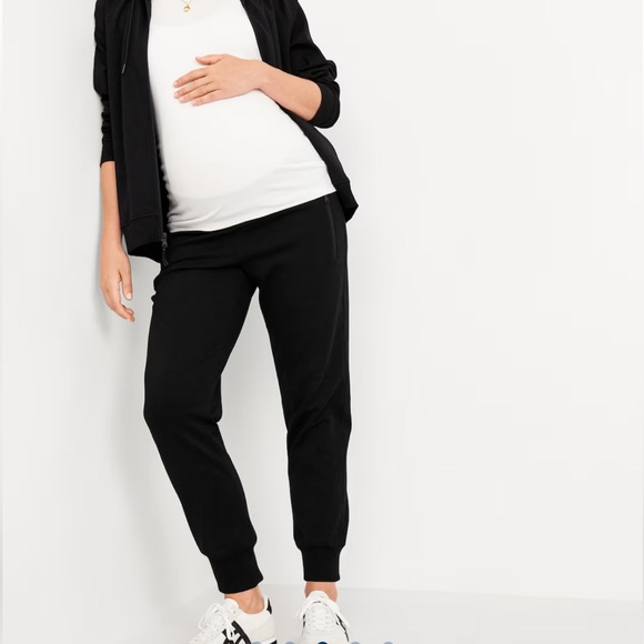Old Navy Maternity Dynamic Fleece Rollover Waist Joggers - Picture 2 of 6